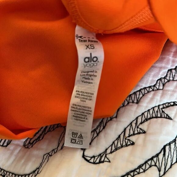 ALO Yoga - Picture 4 of 6